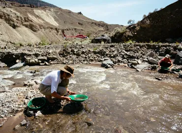 Helicopter gold panning