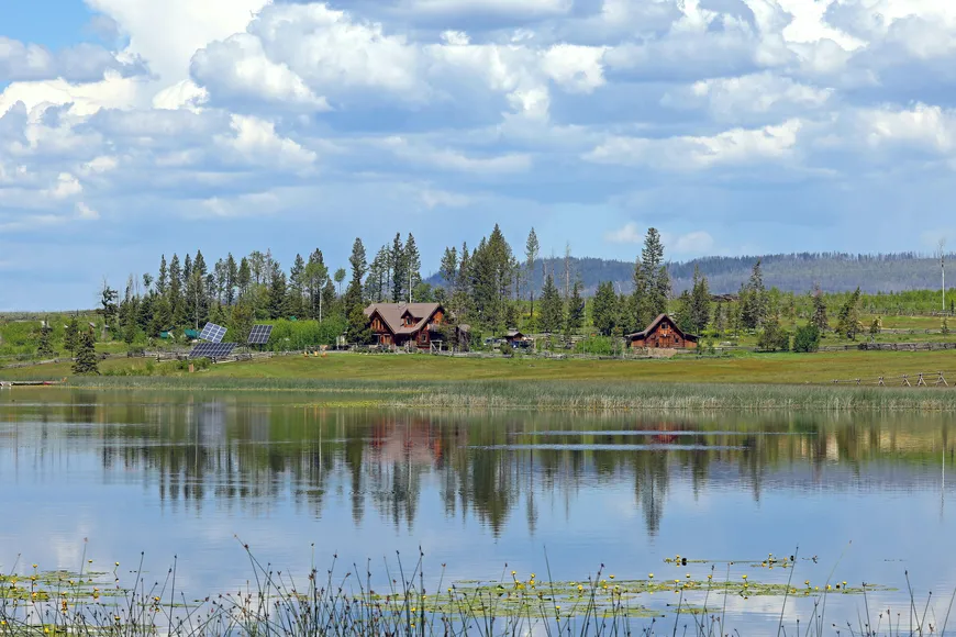 A genuinely remote and off-the-beaten path setting at Siwash Lake